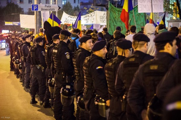 Filmul-evenimentelor-Proteste-București-împotriva-Roșia-Montană-și-a-gazelor-de-șist