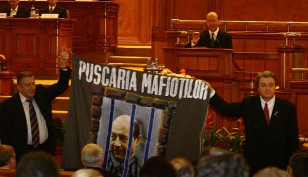 1308820677Vadim Tudor ,Basescu -  _MR (30)