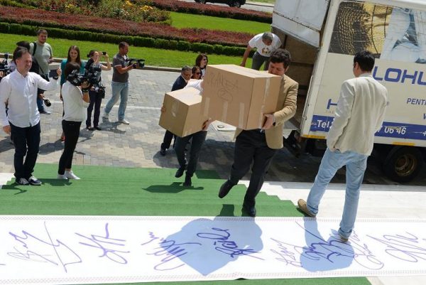 23_Depunere_semnaturi_Coalitia_pentru_Familie_Parlament-20