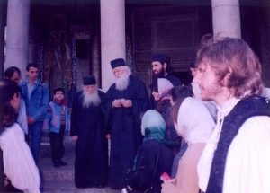 sofia-boghiu-cu-tinerii-ascor-decembrie-1997