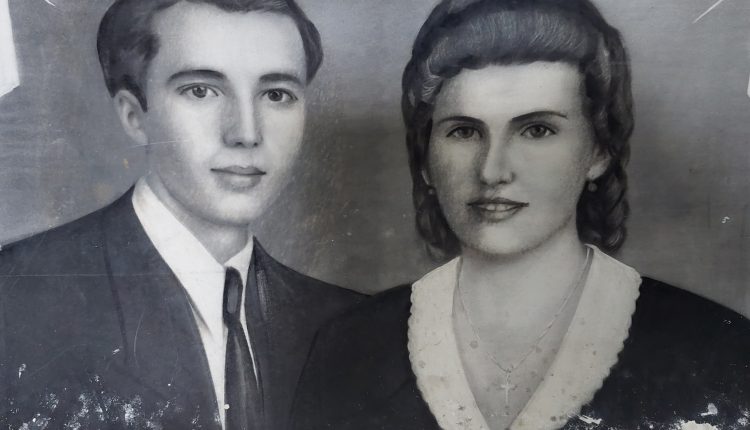 Petru Săbăduș ți Ana Mârza, tablou de nuntă. El, capturat de Securitate și ucis în chinuri la Gherla, ea rămasă văduvă, cu doi copii mici.