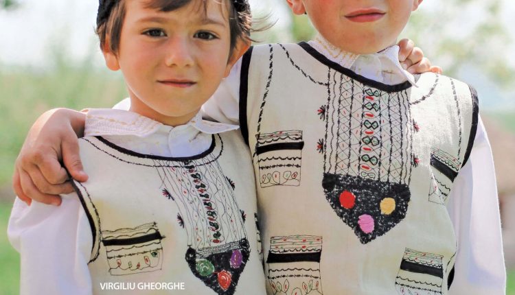 Familia-Ortodoxa-Aprilie-2024-Foto-Coperta-de-Cristina-Nichitus-Roncea